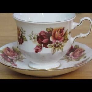 Queen Anne Enlish Fine Bone China Roses Teacup Saucer Set Ridgeway Prop Collect